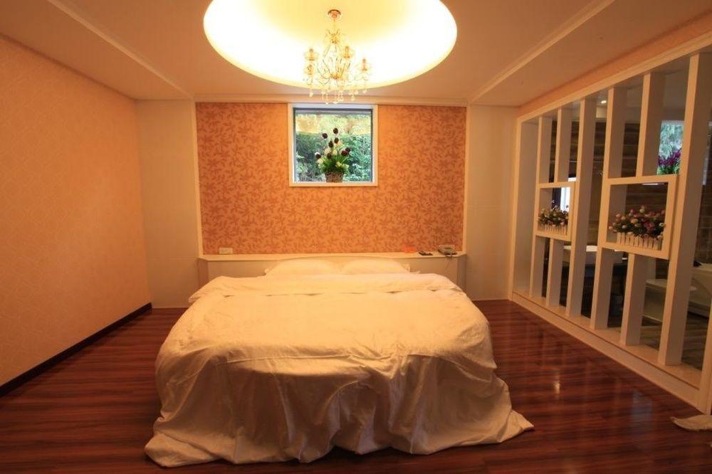 Yangshuo Hua Xiang Man Ting West Street Hotel מראה חיצוני תמונה